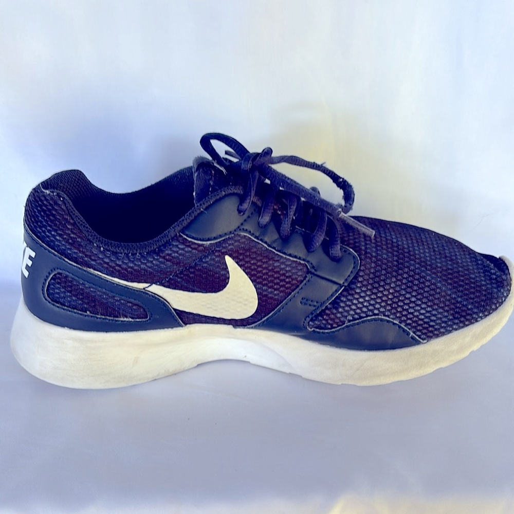 Slightly Worn Woman Nike  Navy Blue  Sneakers Size 9.5 - Picture 3 of 12